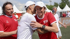 «Я ему сразу сказал: «Алексей, ты сумасшедший!» Рекорд Смертина, турнир мам и матч ЮФЛ против легенд — как прошел Всероссийский день футбола