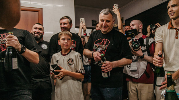 Заур Тедеев в раздевалке после выхода «Акрона» в РПЛ.