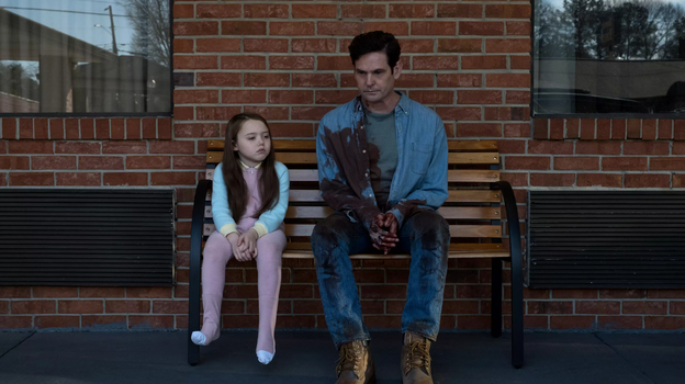 Кадр из сериала «Призрак дома на холме»