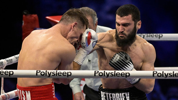 Артур Бетербиев. Боксер Артур Бетербиев.