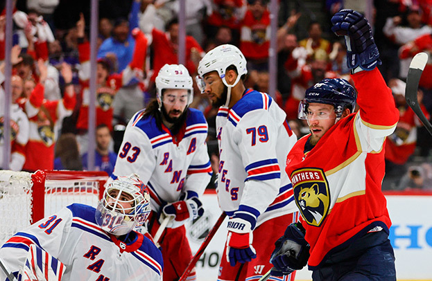 Владимир Тарасенко (справа). Хоккеист «Флориды» Владимир Тарасенко