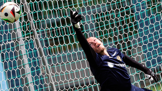 Матвей Сафонов. Голкипер сборной России Матвей Сафонов.