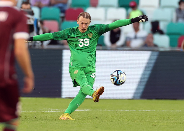 Вратарь сборной России Матвей Сафонов в матче против Белоруссии.