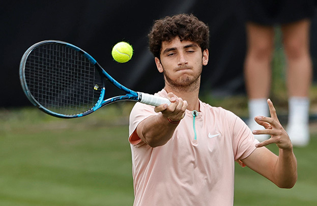 Жоан Надаль Вивес. Теннисист Жоан Надаль Вивес.