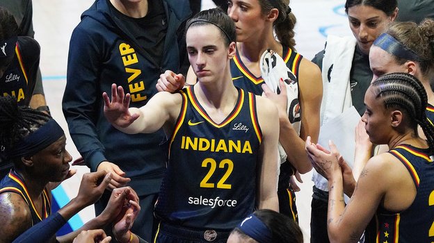 Кейтлин Кларк (22-й номер).