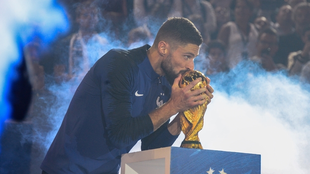 Оливье Жиру.