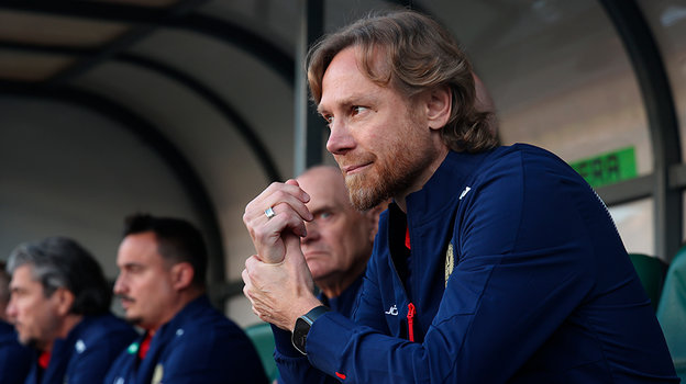 Валерий Карпин. Главный тренер сборной России Валерий Карпин.