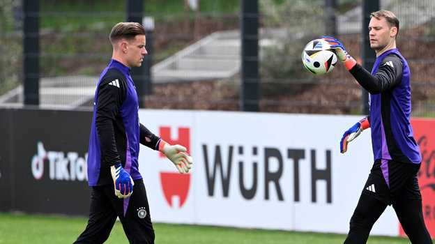 Марк-Андре тер Штеген (слева) и Мануэль Нойер.