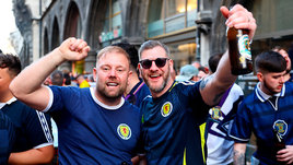 Немецкая полиция предложила болельщикам заменить алкоголь марихуаной. Все из-за cербов