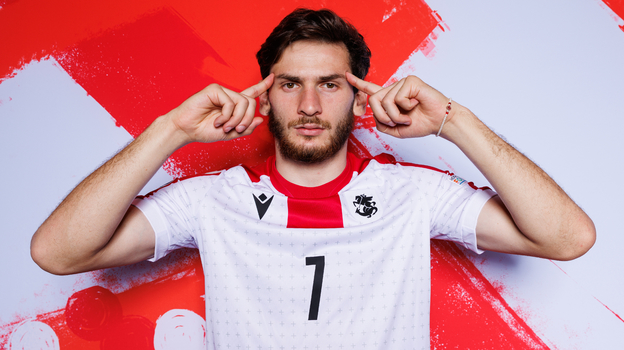 Хвича Кварацхелия (сборная Грузии).