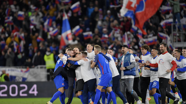 Футболисты сборной Словакии после выхода на Евро-2024.