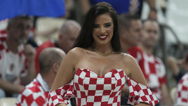 Болельщица из Хорватии Ивана Кнолль приехала на Евро-2024. На ЧМ-2022 она попала в скандал
