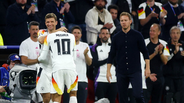 Томас Мюллер, Джамал Мусиала и Юлиан Нагельсманн.