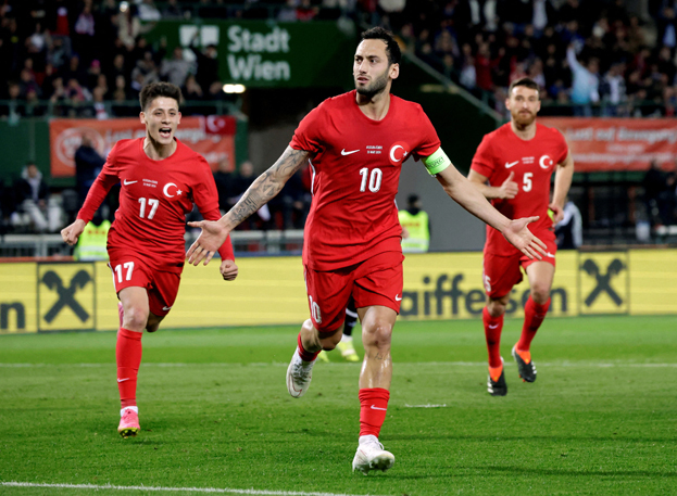 Хакан Чалханоглу. Футболисты сборной Турции Хакан Чалханоглу