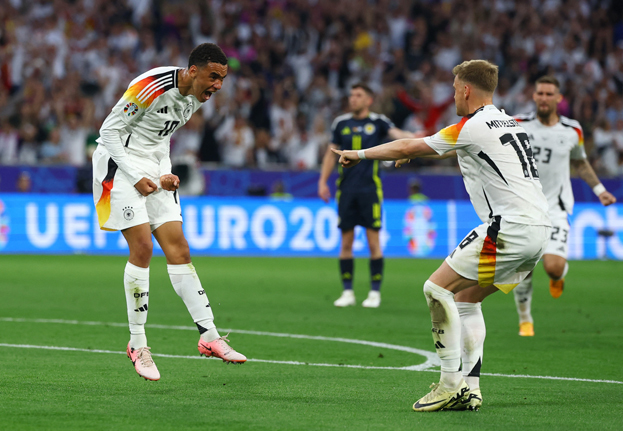 Джамал Мусиала и Максимилиан Миттельштадт. Футболисты сборной Германии Джамал Мусиала и Максимилиан Миттельштадт