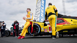 Гонщик Роберт Шварцман.