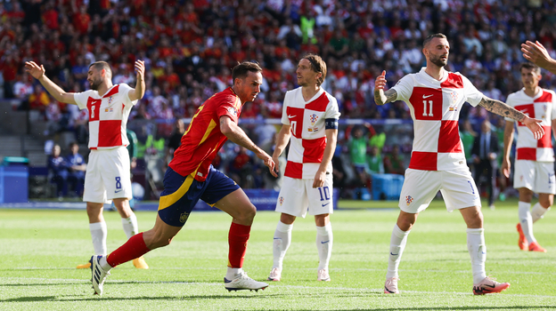 Фабиан Руис в матче Испания — Хорватия.