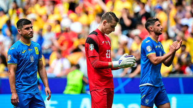 Руслан Малиновский и Андрей Лунин после поражения от Румынии.