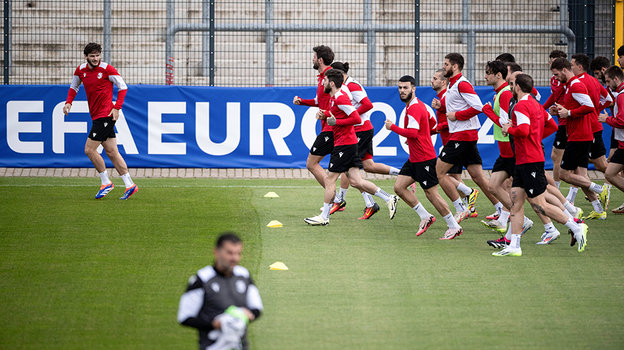 Хвича Кварацхелия и футболисты сборной Грузии готовятся к матчу против Турции.