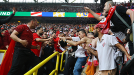 Первая драка на Евро: грузины и турки сцепились за час до матча! А стадион в Дортмунде тонет под ливнем