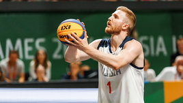 «За фиджитал-двоеборьем будущее». Россиянин Мелешкин оформил хет-трик в «баскетбольном двоеборье»