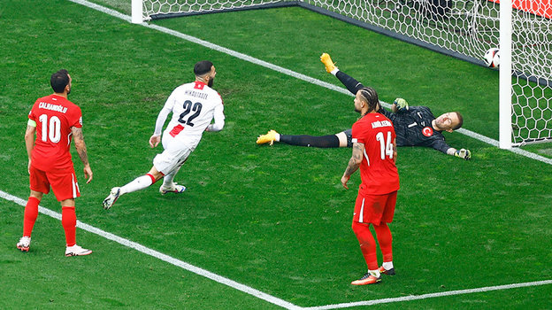 Гол Жоржа Микаутадзе в ворота сборной Турции.