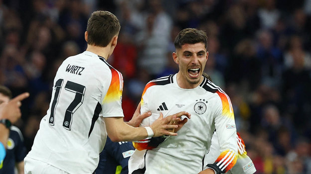 Полузащитники сборной Германии Флориан Вирц и Кай Хаверц.