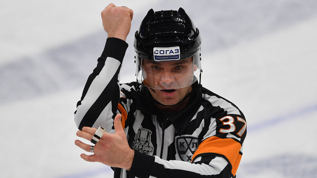 Константин Оленин. Хоккейный судья Константин Оленин