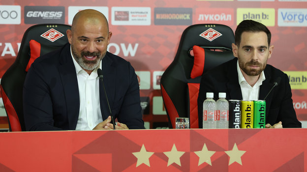 Деян Станкович и Томаш Амарал на пресс-конференции. Деян Станкович и Томаш Амарал на пресс-конференции