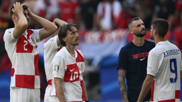 Эмоции игроков сборной Хорватии после ничьей с Албанией.