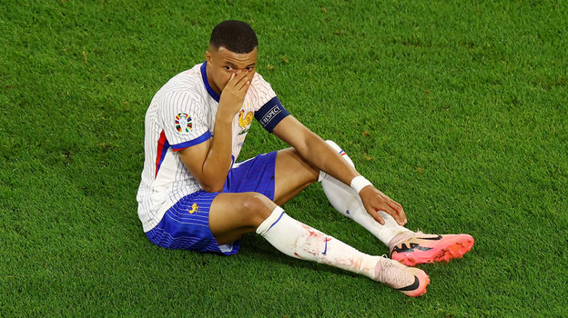 Килиан Мбаппе сломал нос в матче Евро-2024 против Австрии. Футболист сборной Франции Килиан Мбаппе