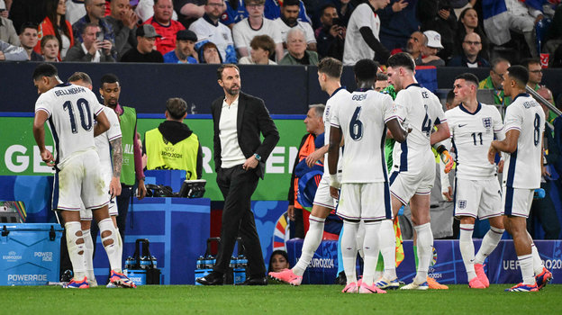 Гарет Саутгейт с игроками сборной Англии. Гарет Саутгейт с игроками сборной Англии