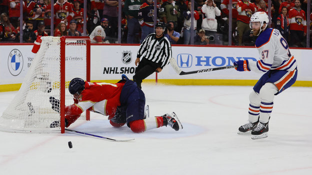 Мэттью Ткачук и Коннор Макдэвид. Хоккеисты Мэттью Ткачук и Коннор Макдэвид