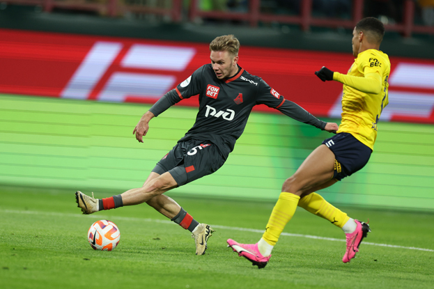 Максим Глушенков. Футболист Максим Глушенков