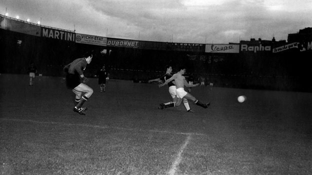 В финале сборная СССР обыграла Югославию (2:1).