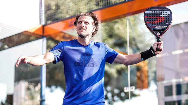 Помимо большого тенниса Форлан увлекается и падел-теннисом.