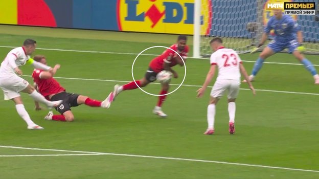 Эпизод матча Польша - Австрия.