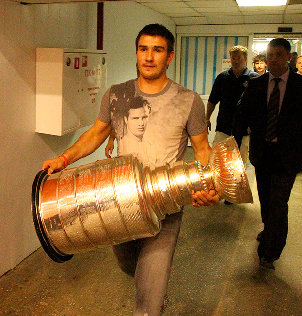 Вячеслав Войнов привез кубок в Челябинск.