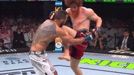 Шара Буллет оформил шикарный нокаут в UFC! Дагестанский Пират снес огромного бразильца летящим коленом