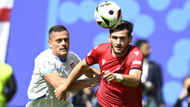 Футболисты Томаш Холеш и Хвича Кварацхелия