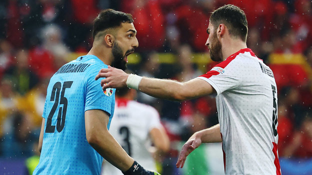 Георгий Мамардашвили и Соломон Кверквелия. Футболисты сборной Грузии Георгий Мамардашвили и Соломон Кверквелия