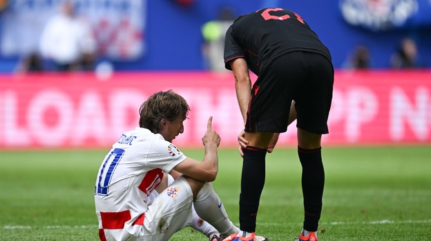 Лука Модрич (сборная Хорватии) и Кристьян Аслани (сборная Албании).