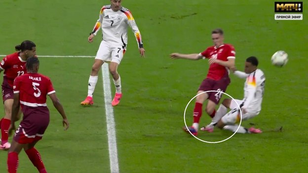 Эпизод с фолом Джамала Мусиалы на Мишеле Эбишере.