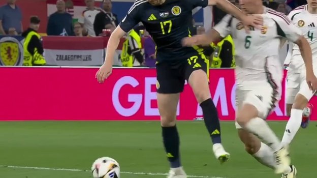 Эпизод матча Шотландия - Венгрия.