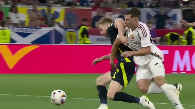 Эпизод матча Шотландия - Венгрия.