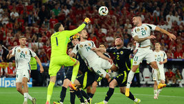 Страшное столкновение в матче Шотландия — Венгрия. Флешбеки Эриксена-2021