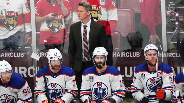 Крис Кноблаух с игроками «Эдмонтона». Крис Кноблаух с игроками «Эдмонтона»