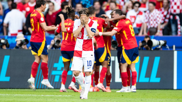 Лука Модрич в матче сборной Хорватии с Испанией. Лука Модрич в матче сборной Хорватии с Испанией