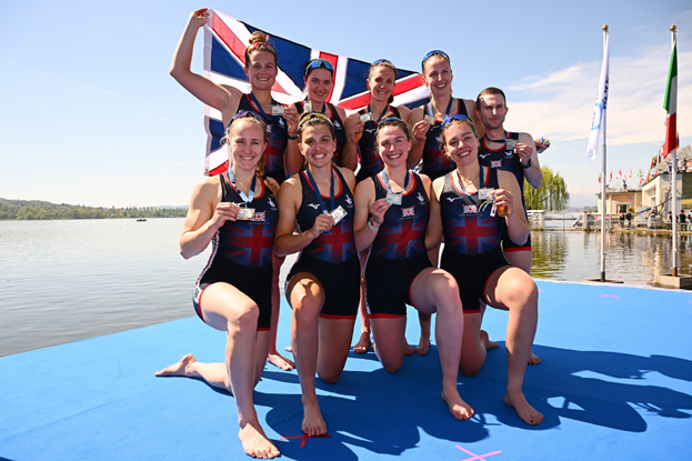 Генри Филдман (справа) в составе женской сборной Великобритании. Генри Филдман (справа) в составе женской сборной Великобритании