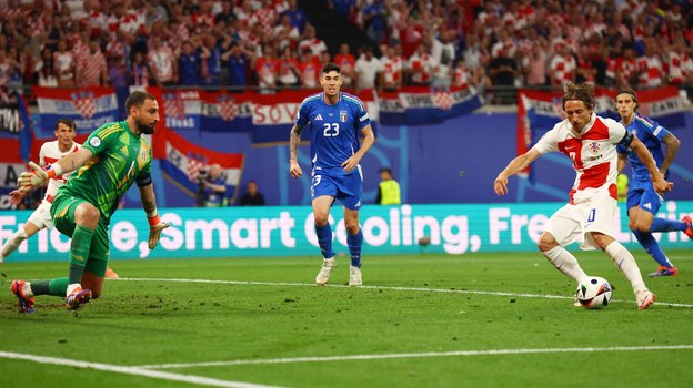 Лука Модрич не забил пенальти в ворота Джанлуиджи Доннаруммы.